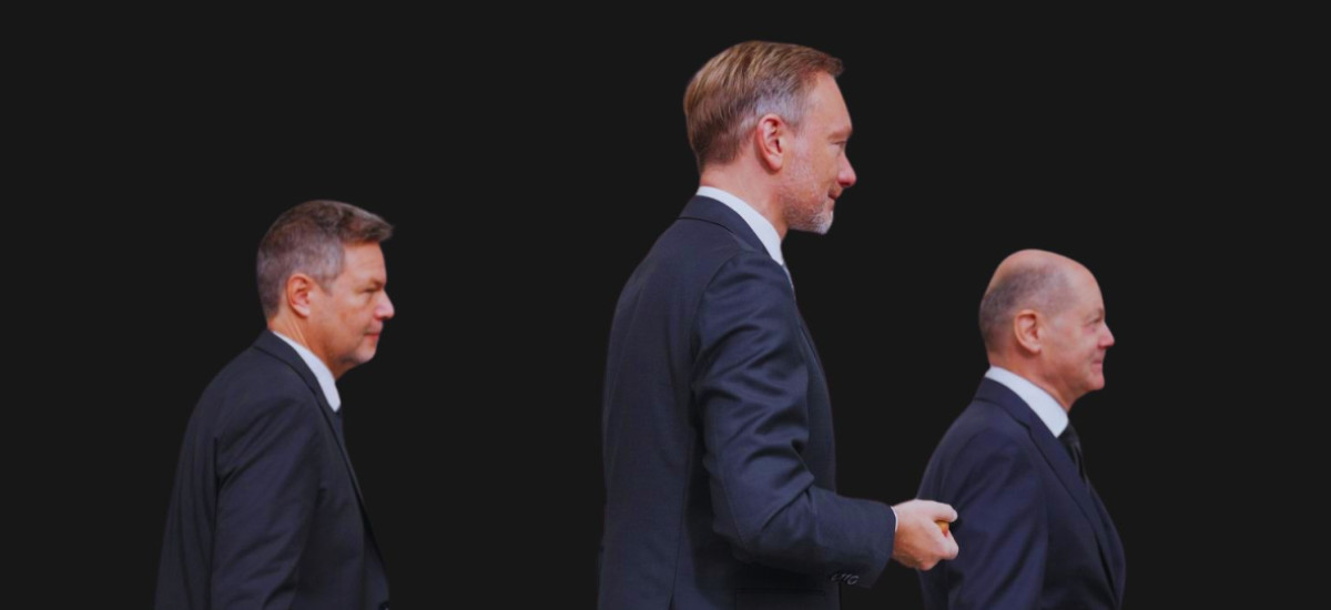 Robert Habeck, Christian Lindner und Olaf Scholz vor schwarzem Hintergrund