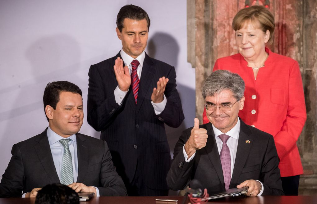 Siemens-Chef Joe Kaeser 2017 mit Kanzlerin Angela Merkel in Mexiko