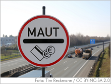 Mautschild auf Autobahn