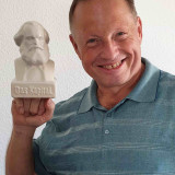 Hubert Bauer mit Karl Marx
