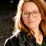 Anke Föh-Harshman Kandidatin schaut in die Kamera