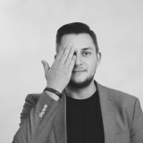 Peter Neßmann mit klarem Blick nach links