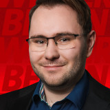 Profilbild von Samuel Märkt, SPD Kandiat rund um den Tegeler See; roter Hintergrund