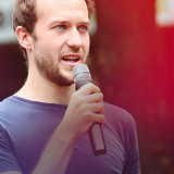 Theo Glauch bei einer Mietendemonstration