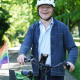 Der Kandidat für die Bundestagwahl in Reinickendorf, Bernd Schwarz, mit Fahrrad und Fahrradhelm an der Greenwich-Promenade Tegel