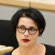 Henriette Quade am Redepult des Landtages