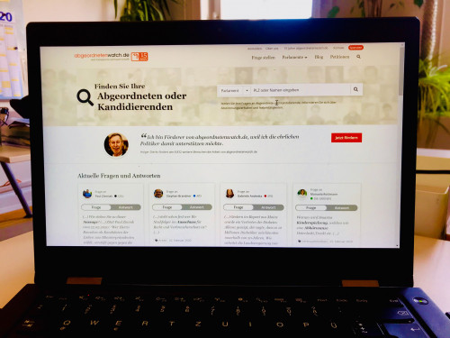 Bild Computer abgeordnetenwatch.de Drupal 8