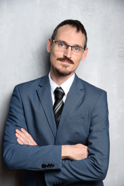 jemand von Ihnen - für Sie