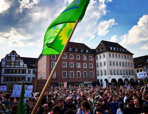 Bei einer Demo gegen das CSU-Polizeiaufgabengesetz in Würzburg 