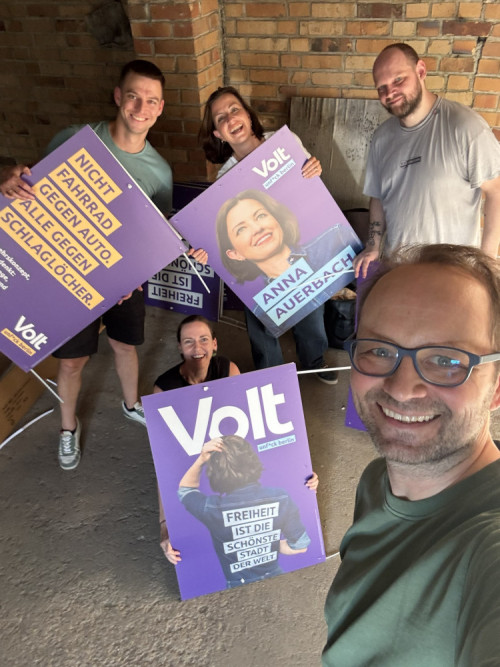 Plakate fädeln mit Anna