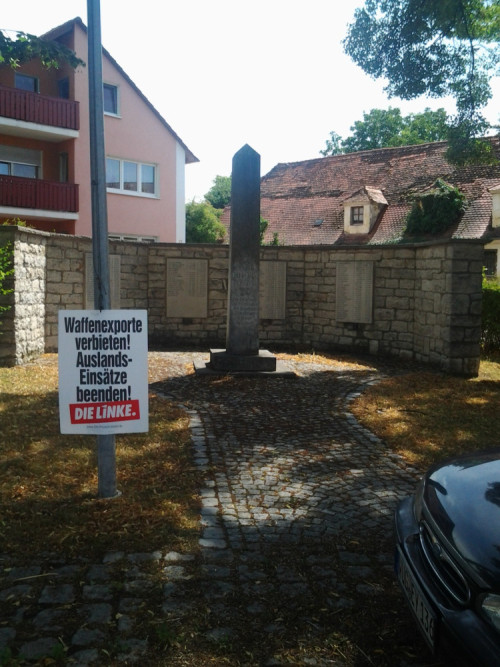 Schon vor vielen Jahren ein Statement am Kriegerdenkmal gegeben...