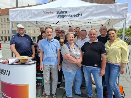 Zusammenstehen- Wahlkampf in Neubrandenburg