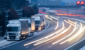 LKW auf Autobahn LKW auf Autobahn
