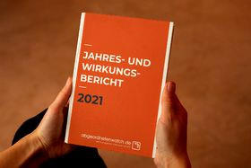 Jahresbericht 2021 Foto Titelseite des Jahresberichts 2021 von abgeordnetenwatch.de