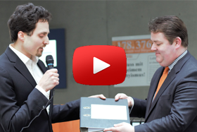 Foto Unterschriftenübergabe Lobbyregister an Ansgar Heveling (CDU)